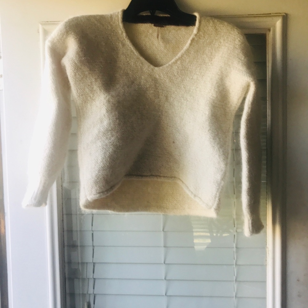 Free people cropped sweater NWOT
